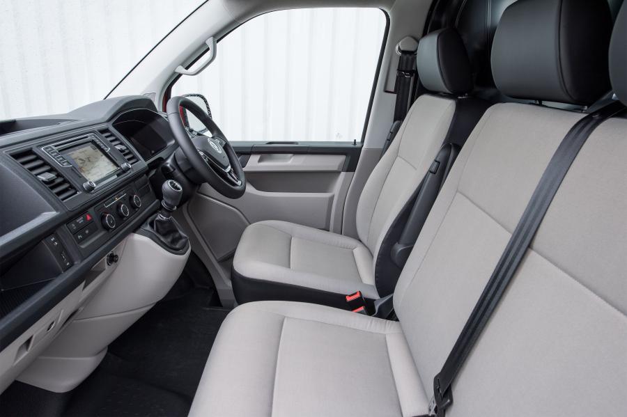 Интерьер Volkswagen Transporter Kasten (T6) 2015 года  (UK) (фото 33 из 38)